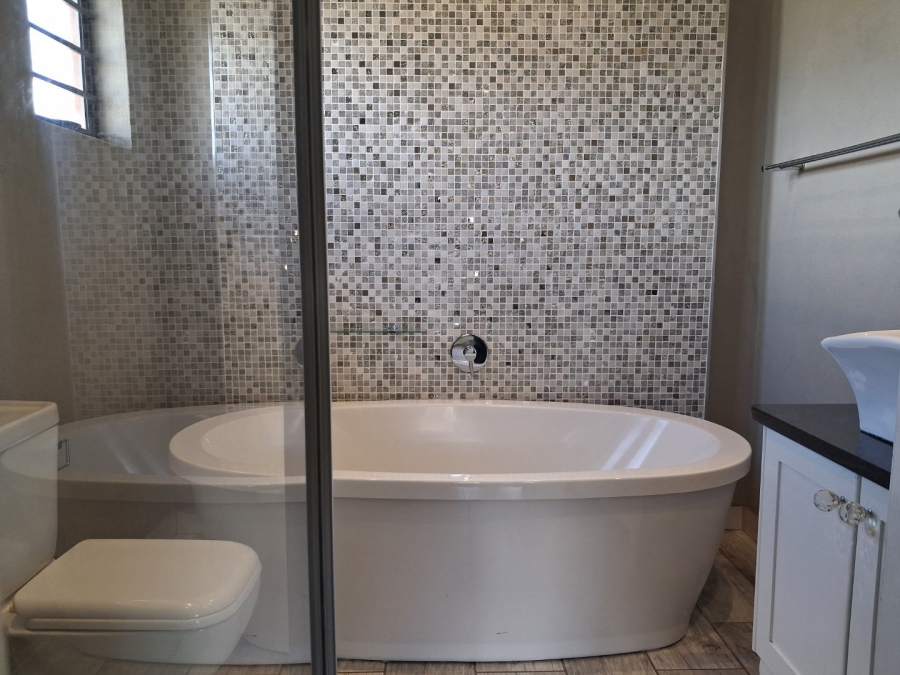 To Let 3 Bedroom Property for Rent in Hillside Free State